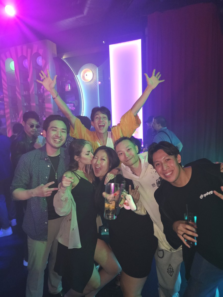 LVSpike420's tweet image. Having a blast at the Red Lipstick x Green Candles event tonight with my @AzukiNYC &amp;amp; @G_Fi_Official families! 🥳🫶🔥