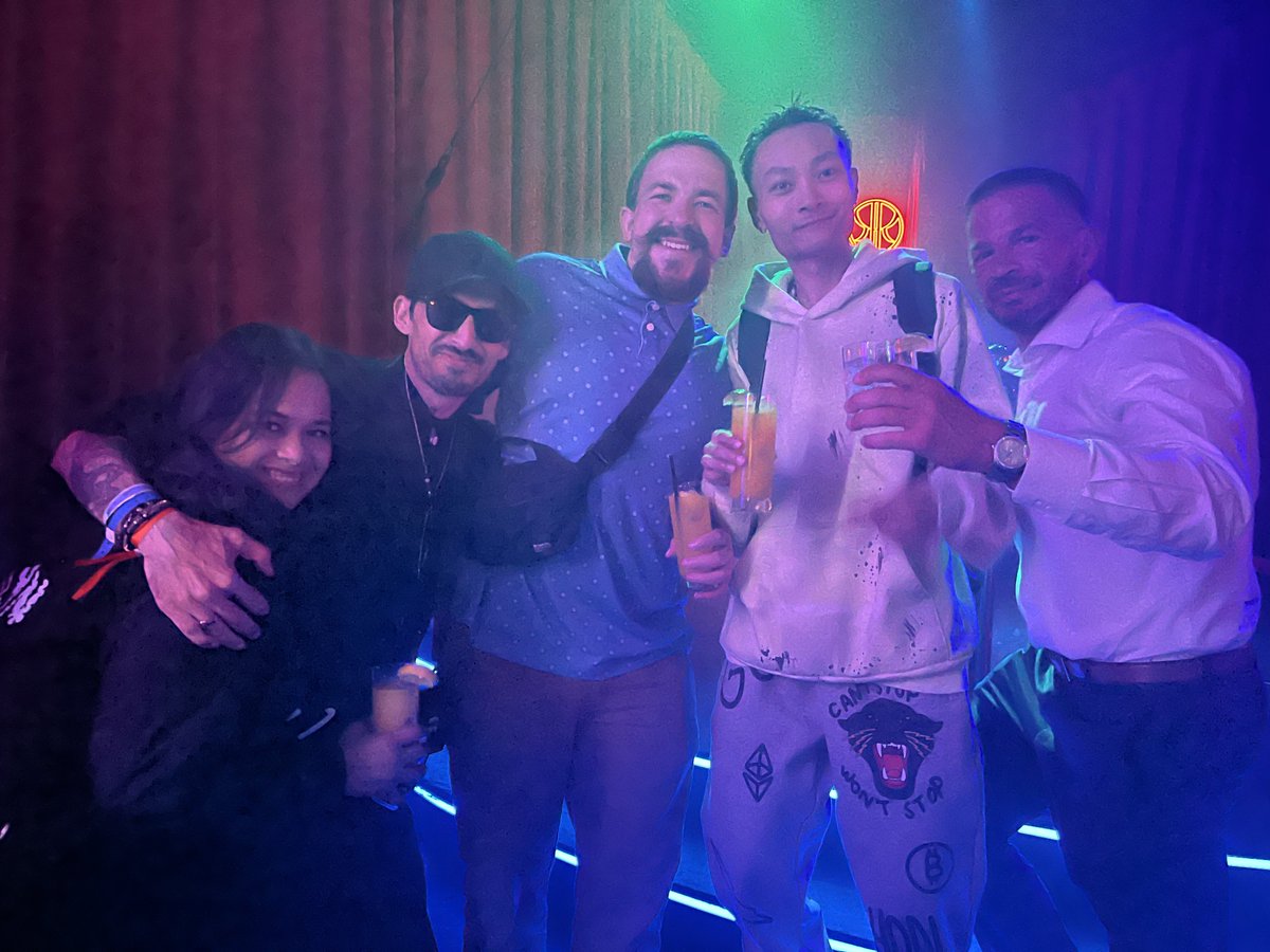 LVSpike420's tweet image. Having a blast at the Red Lipstick x Green Candles event tonight with my @AzukiNYC &amp;amp; @G_Fi_Official families! 🥳🫶🔥