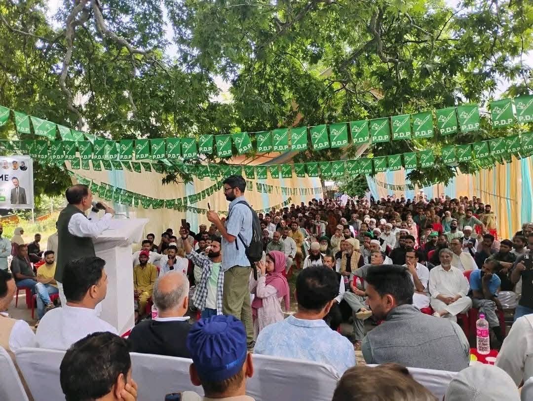 A workers convention was held at Dooru, Anantnag. The event took place in the presence of former Minister Zahoor Ahmad Mir Sahab ,former MLA Mansoor Hussain Sahab, District President Anantnag Sheikh Javaid Sahab, MLA Pulwama Waheed Ur Rehman Para Sahab, Dooru Constituency