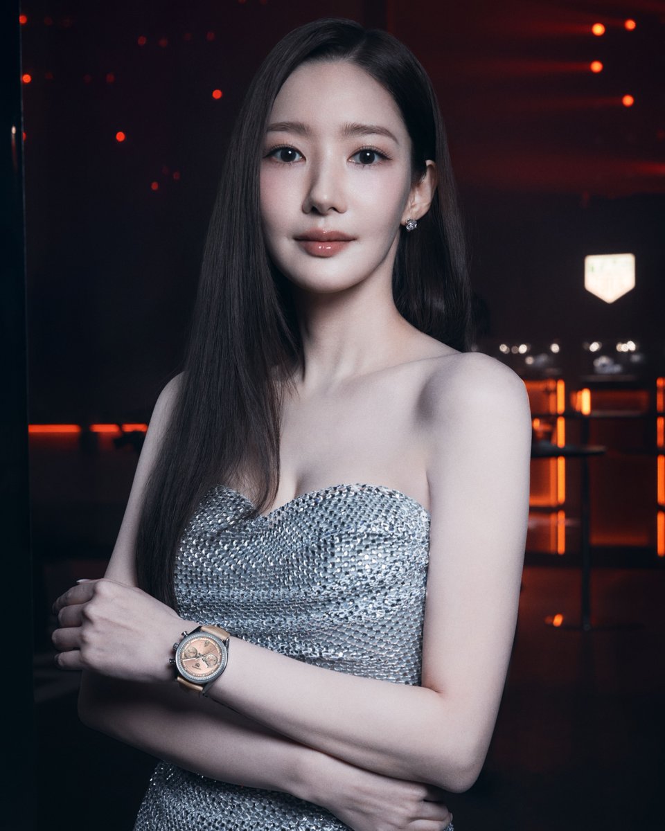 Leading Korean actress Minyoung Park lit up the night in Seoul wearing her TAG Heuer Carrera Chronograph, attending an exclusive event celebrating the Maison’s enduring legacy of elegance and precision.

tag.hr/CarreraChronoP…
 
#TAGHeuer #DesignedToWin