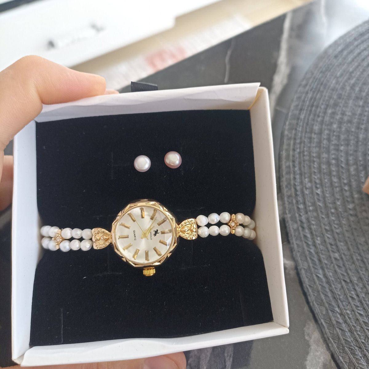 Hediyem bugün elime ulaştı çok ama çok teşekkür ederim çok zarif bir saat küpe içinde ayrıca teşekkür ederim ♥️