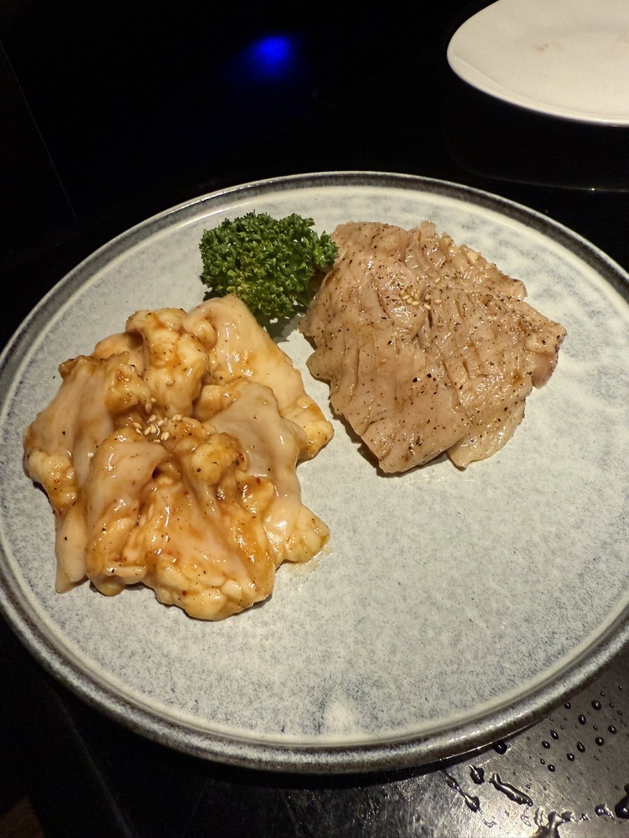 昨日はちゃんと顔見えるタイプの焼肉屋さんだった😌
初めてんとこだったけど個室だし席でアイコスも吸えるしお肉めっちゃ美味しかった！