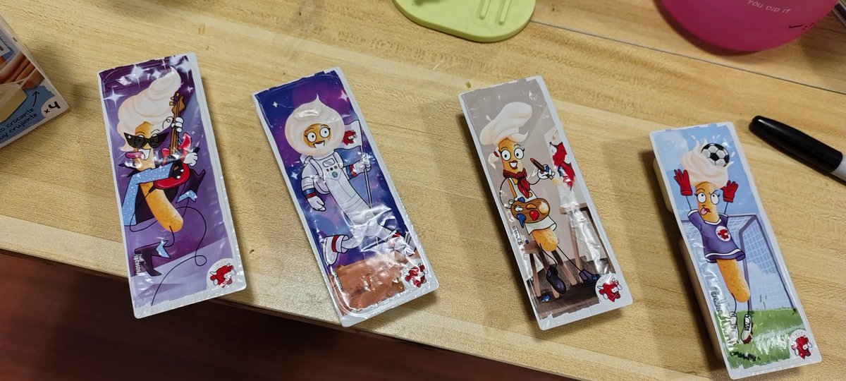 Compré queso fundido y palitos de pan de la vaca que rie y están hermosos.