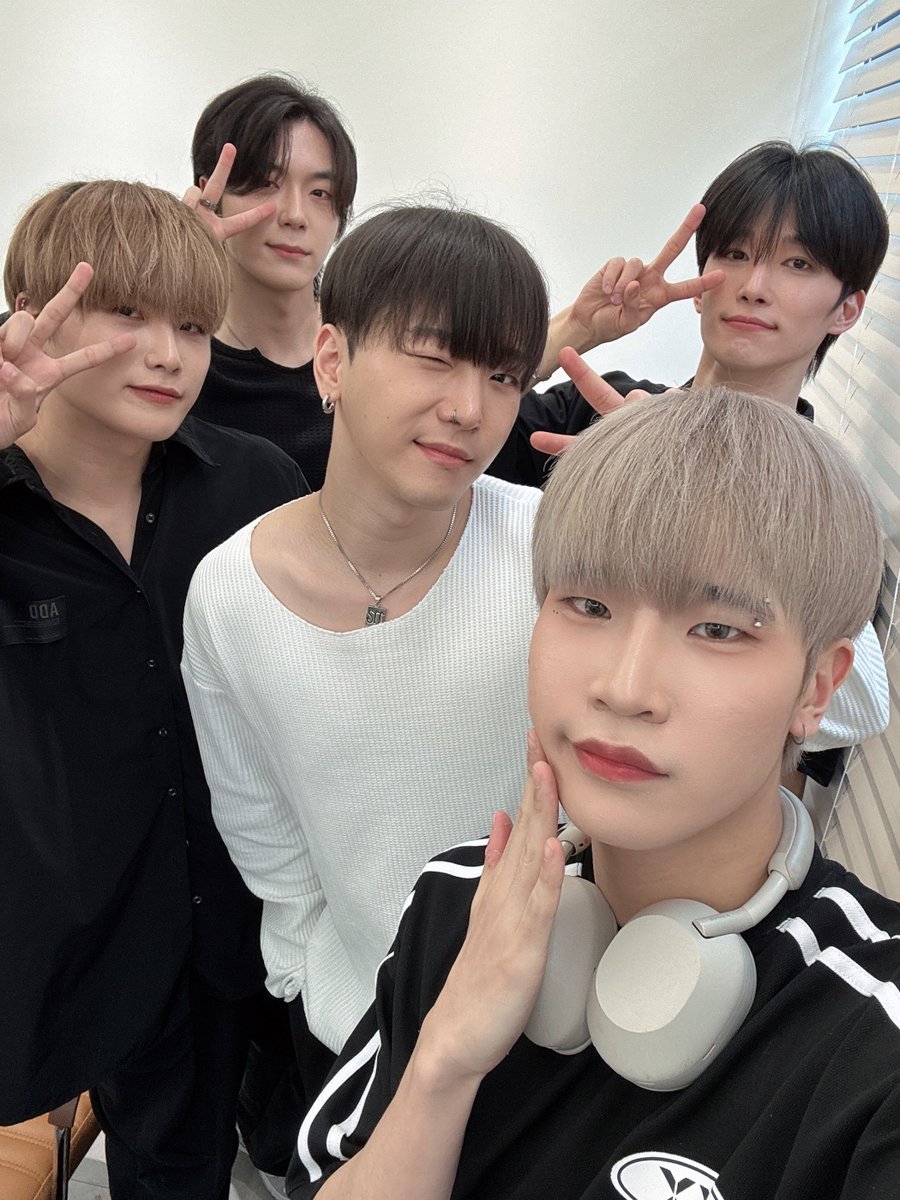 FCLIVE_ROOKIE's tweet photo. 【📸】
2025 #ABLUE VIDEO TALK EVENT📞
#エイブル からセルカが到着✨💌
素敵な思い出を作ってくださりありがとうございました���️
#에이블루 https://t.co/6olxfejbxq
