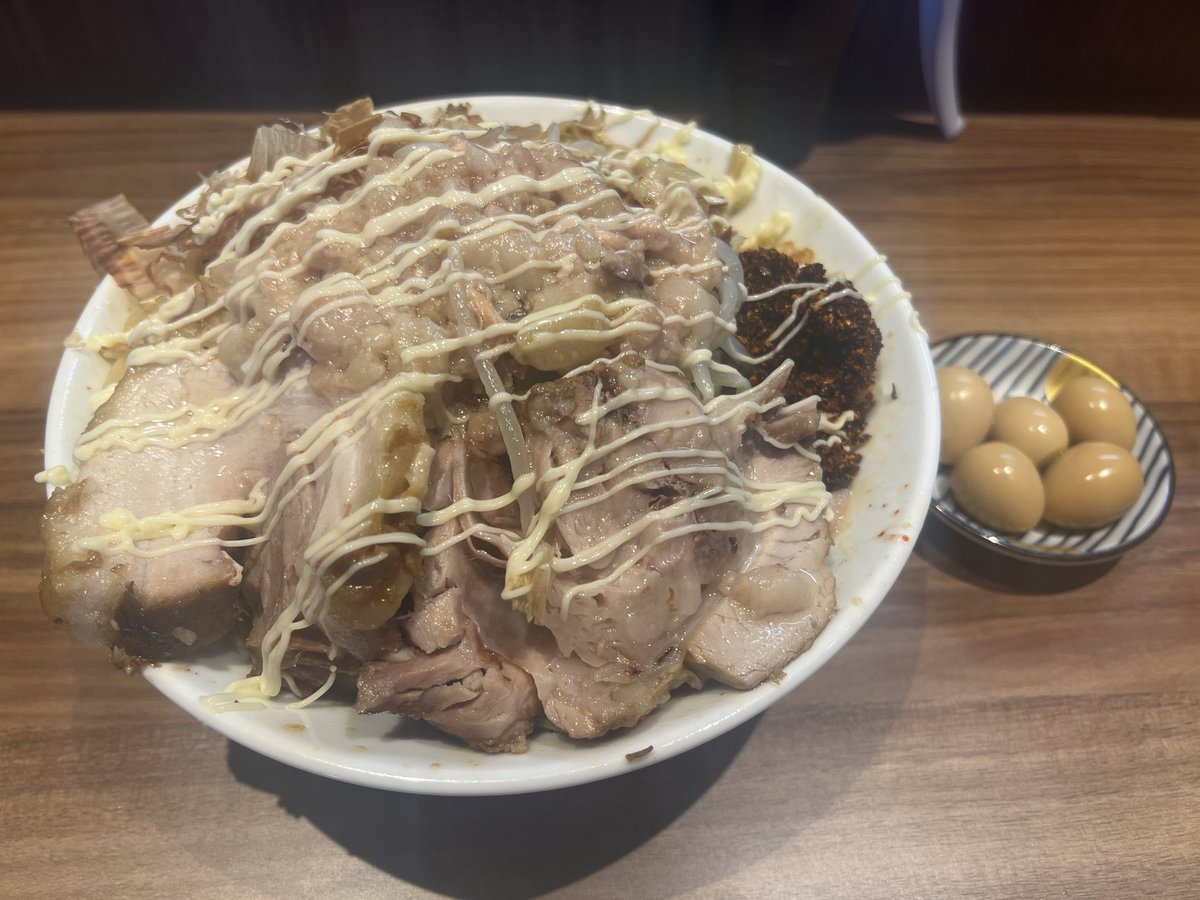 ramenmanzz's tweet image. 📍下永谷 らーめん菊
冷やし汁なし 味付けうずら
コール アブラ辛味マヨネーズ
自己評価 ★★★★★
また来てしまった…笑 今日は冷やし🍜
絶妙に酸味が効いててこれまた美味かった😋うずらもしっかり味ついてて最高!次はつけ麺かな。ご馳走様でした!!
