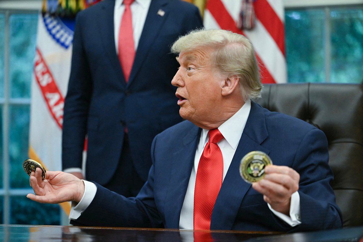 MeredithAzar's tweet photo. Trump speculates Gaza ceasefire will be reached within the next week. 
 He then pivots to highlight the recent US decision to donate $30 million to the Gaza Humanitarian Foundation, which has been distributing boxes of food in Gaza from militarized zones in the Strip.
#worldpower https://t.co/3XOcGUqLFZ