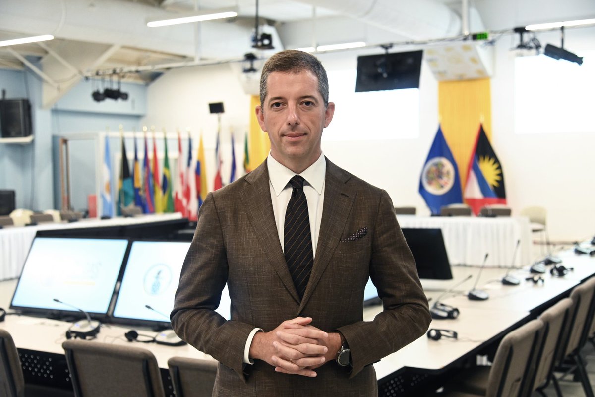 MFASerbia's tweet image. Министар спољних послова Србије @markodjuric изјавио је данас, на завршетку 55. заседања Генералне скупштине Организације америчких држава #OASassembly, одржаног у Антигви и Барбуди, да је резултат учешћа српске делегације на том самиту то што је Србија цементирала своју позицију