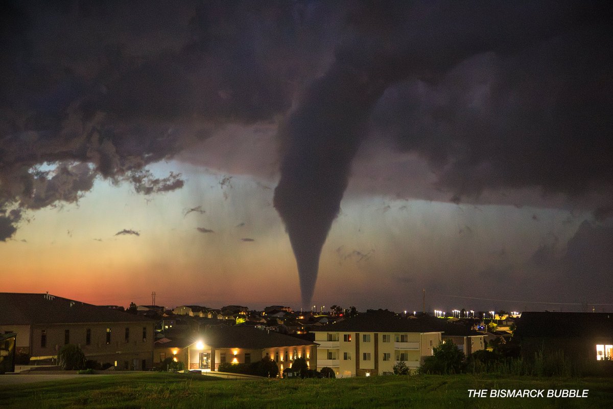 flickertailtime's tweet image. Uh oh! Amazing shot of a tornado that touched down in north Bismarck at 10:39 pm cdt in North Dakota this evening (10/27/25).