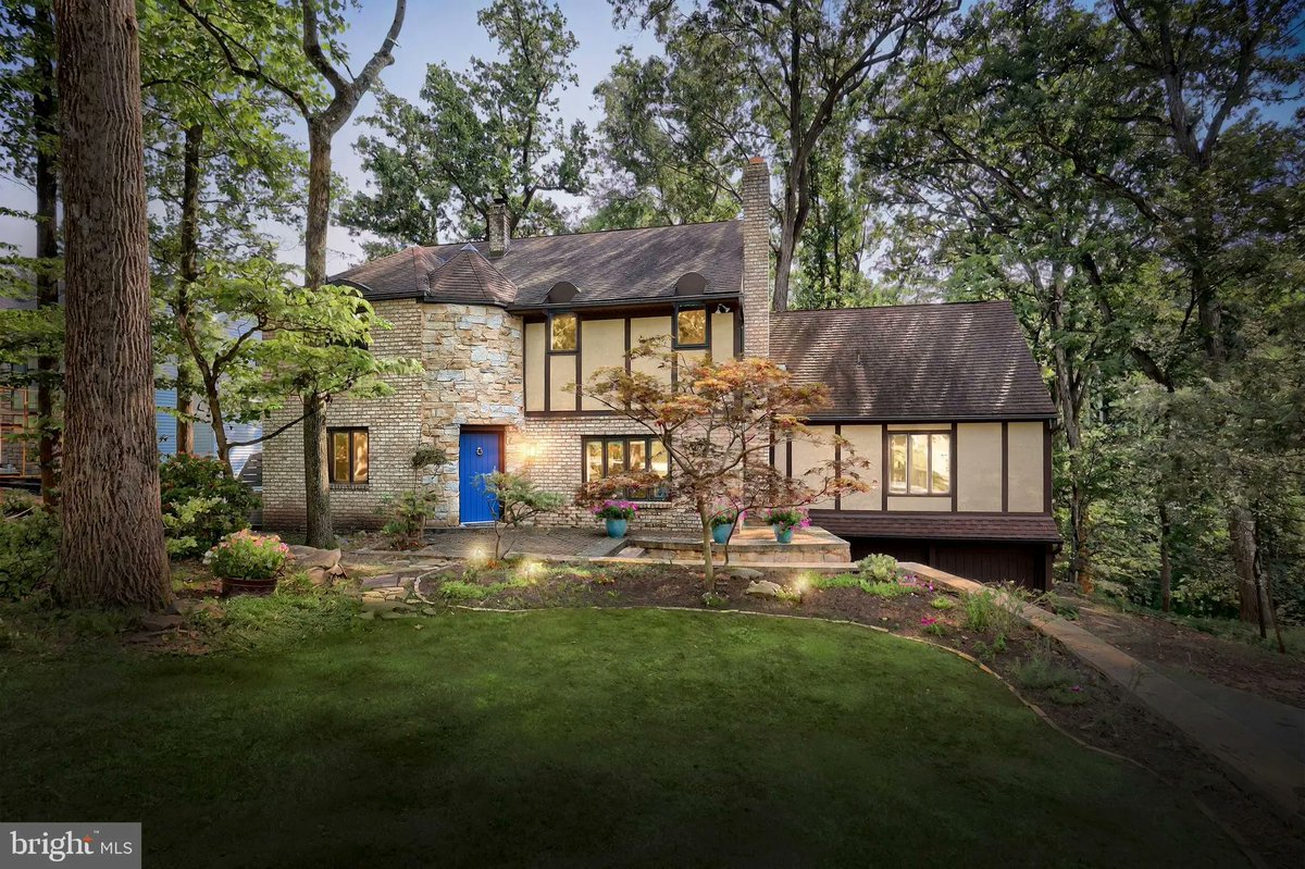 GinterGroup's tweet image. 8 Pine Tree Drive, New Cumberland, PA, 17070
4 bed | 4 bath 3104 Sq. Ft.
Active | 549900
bit.ly/44qPbxn
Charming Tudor Revival Nestled on a Wooded Retreat. A Rare Blend of Old-World Elegance &amp;amp; Modern Comfort. Welcome to this tastefully renovated Tudor-style home set...