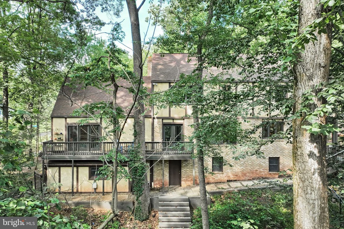 GinterGroup's tweet image. 8 Pine Tree Drive, New Cumberland, PA, 17070
4 bed | 4 bath 3104 Sq. Ft.
Active | 549900
bit.ly/44qPbxn
Charming Tudor Revival Nestled on a Wooded Retreat. A Rare Blend of Old-World Elegance &amp;amp; Modern Comfort. Welcome to this tastefully renovated Tudor-style home set...