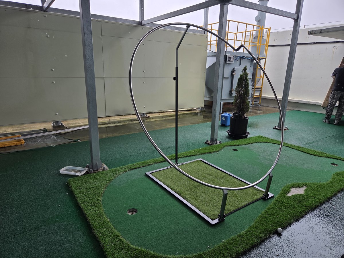 Proswing_Inc's tweet image. [ #스윙플레인2.0 ] 골프는 열정이다^^ 회사옥상에 설치하여 대표님이하 직원들의 소통 공간입니다.

제품문의:1899-6637
proswing.kr
#골프연습머신 전문제조 프로스윙

#골프궤도기 #드라이버스윙플레인교정 #아이언스윙플레인교정 #골프연습기구 #골프자세연습 #골프교정