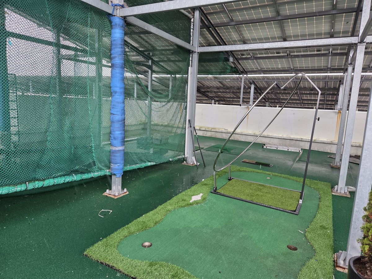 Proswing_Inc's tweet image. [ #스윙플레인2.0 ] 골프는 열정이다^^ 회사옥상에 설치하여 대표님이하 직원들의 소통 공간입니다.

제품문의:1899-6637
proswing.kr
#골프연습머신 전문제조 프로스윙

#골프궤도기 #드라이버스윙플레인교정 #아이언스윙플레인교정 #골프연습기구 #골프자세연습 #골프교정