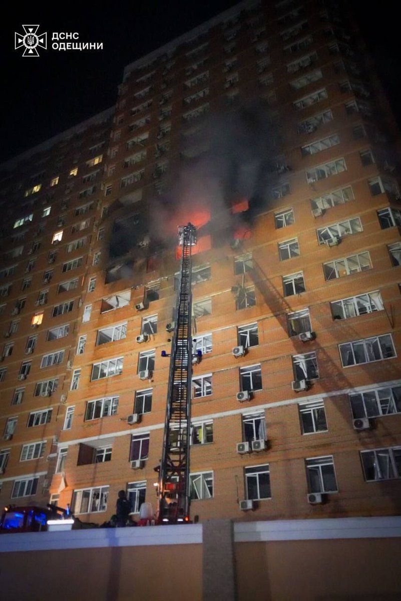 The russians🇷🇺murdered two residents in Odesa overnight when they directed long range attack drones into people's apartments.
