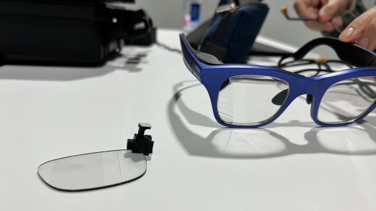 lifehackerjapan's tweet photo. 🌐「現実」、ここまで拡張されていました

👓メガネの内にプロジェクター投影？
👟仮想空間を歩ける靴！
…ほか

世界最大級のXR展示会「Augmented World Expo（AWE）」
体験してきたレポートはこちら👇
https://t.co/MDOkIDvCcf
#TrendBuzz #XR https://t.co/hvSrokKf51