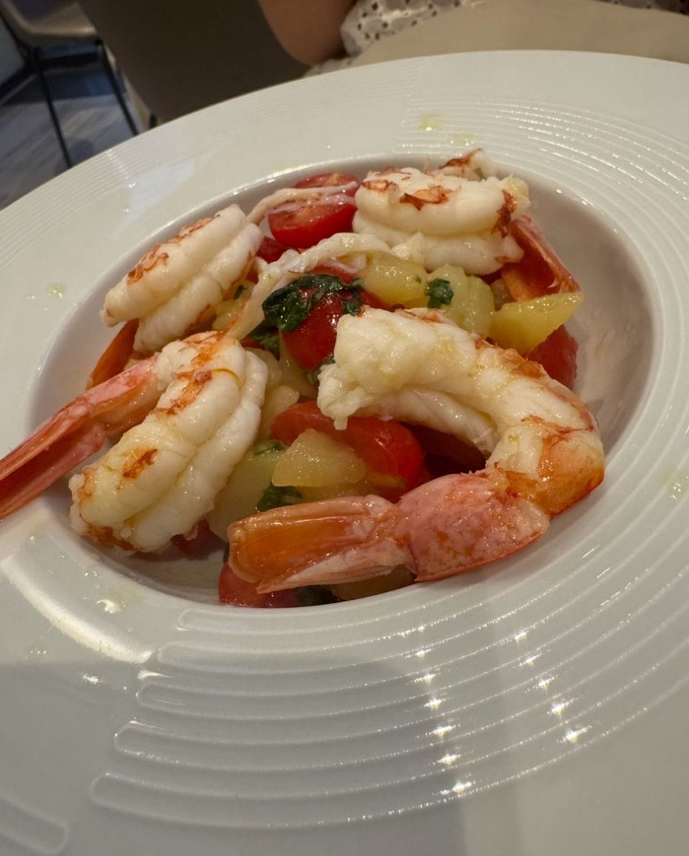 missaglia_sara's tweet image. Degustazione in equilibrio. 🍷🦐

Castello di Grumello – VB Valcalepio Bianco DOC: un bianco elegante, dal colore giallo paglierino luminoso, blend tra Chardonnay e Pinot grigio 🥂✨

#CastellodiGrumello #ValcalepioBianco #VB