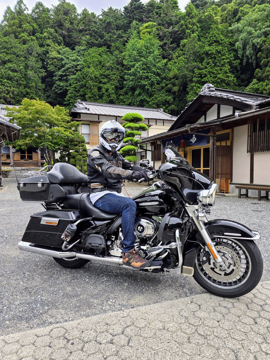 oterider_z's tweet photo. #HARLEYDAVIDSON
#FLHTK
沼津より #疾風巡拝
どうか今後も素晴らしい "BYE-苦" ライフを!
祈 交通安全 合掌
#御刻印
#バイク #ツーリング
#ライダーハウス
#ツーリングオアシス
#ゆるキャン
#バイクが好きだ
#バイクのある風景
#バイク好きな人と繋がりたい
#山梨 #身延山
#宿坊 #端場坊 https://t.co/6i2F1Kc06D