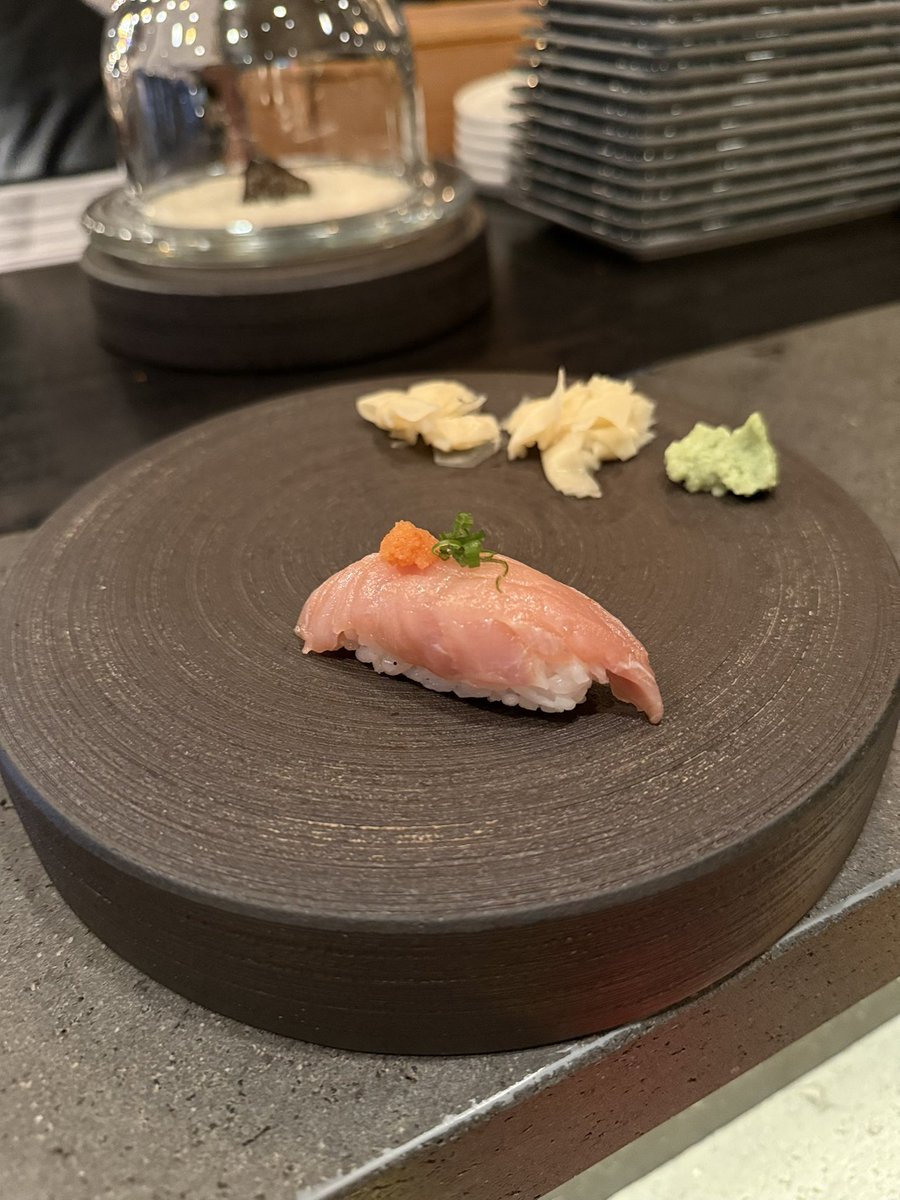 Hotaru Mitikah located inside the mall in Mexico City is doing a good job serving fresh fish nigiri with the right rice temperature! 
#MexicoCity #Mitikah