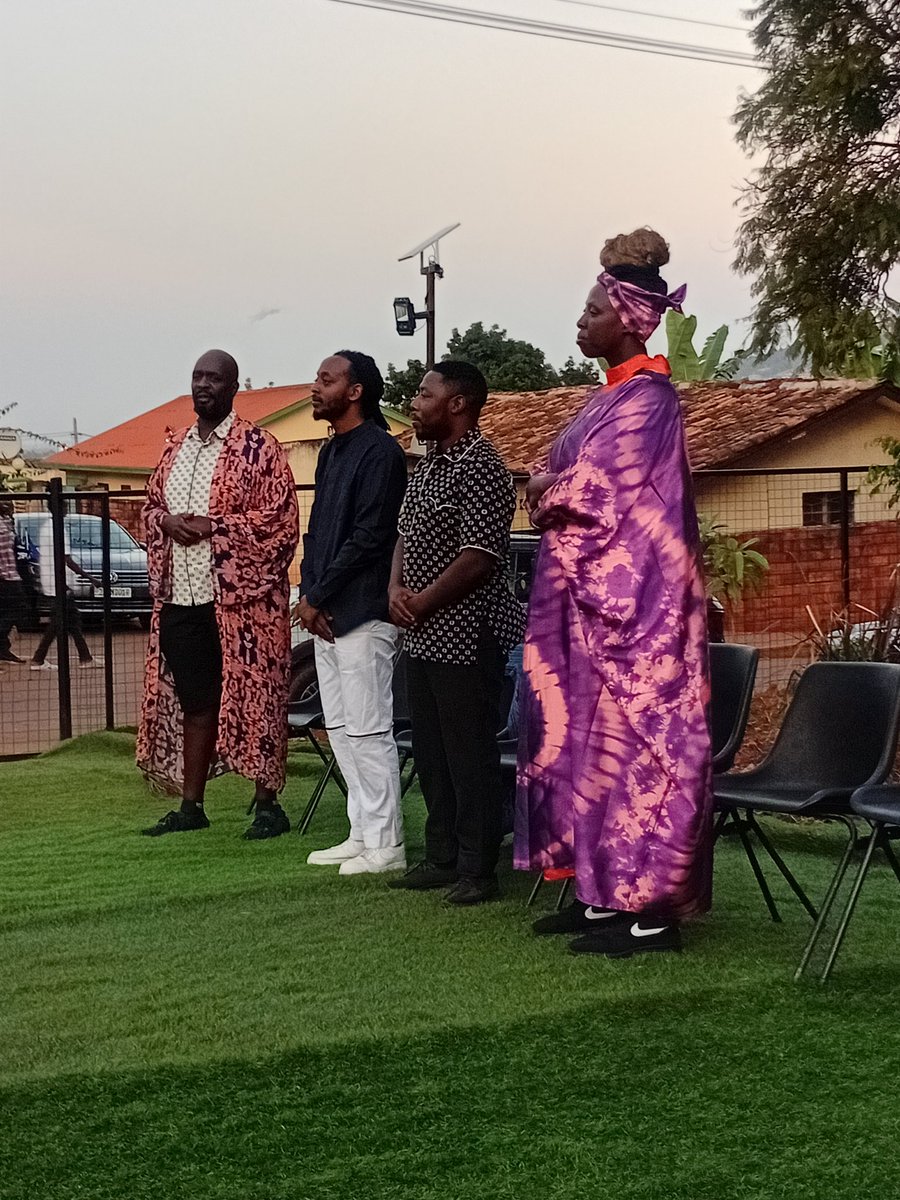 Représentation à L'Espace de #Kigali de "Gahugu Gato" d'après le roman de <a href="/GaelFaye/">Gaël Faye</a> "Petit Pays" : jouée en kinyarwanda et sous-titrée en français, la pièce sera au programme du Festival d'Avignon du 17 au 22 juillet ; <a href="/lespace_rw/">L'espace</a> est soutenu par la coopération🇨🇭 et <a href="/IF_Rwanda/">Institut Français du Rwanda</a>🇫🇷