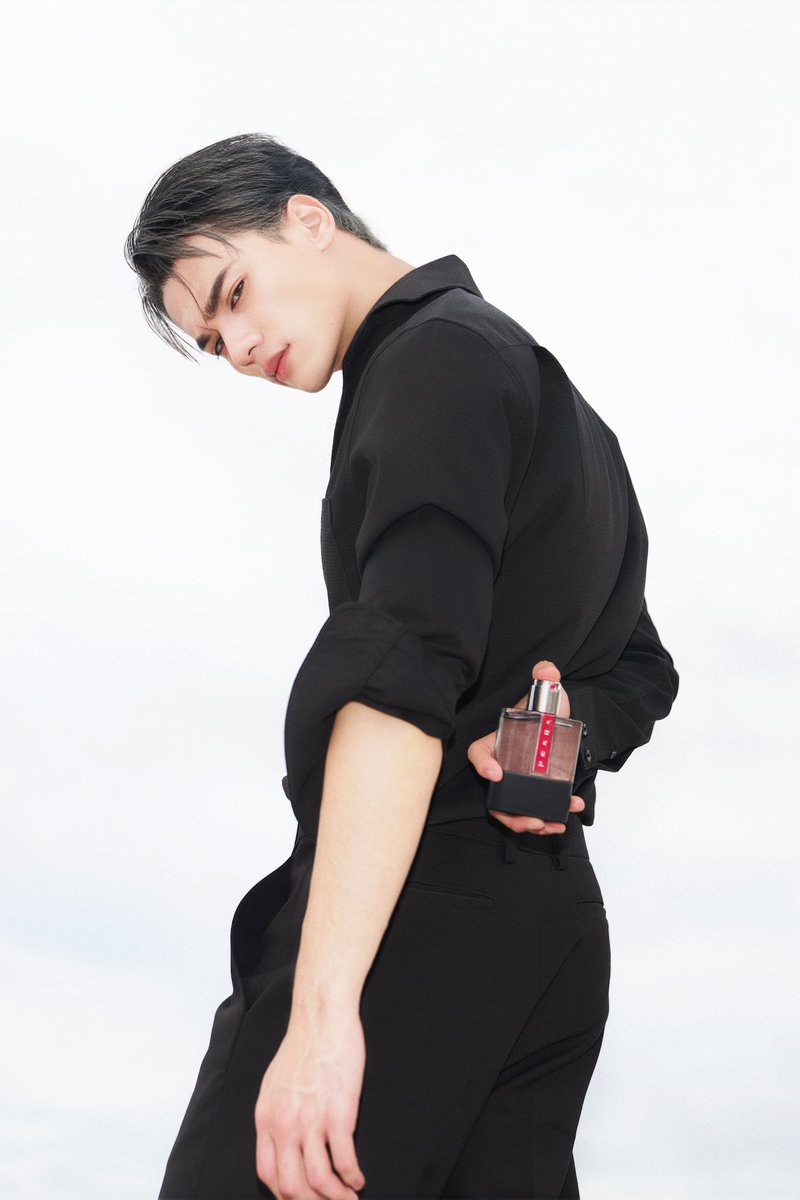 harit_keng's tweet photo. A new season, a bold refresh. 
#KengHarit https://t.co/ksw6PANGXm