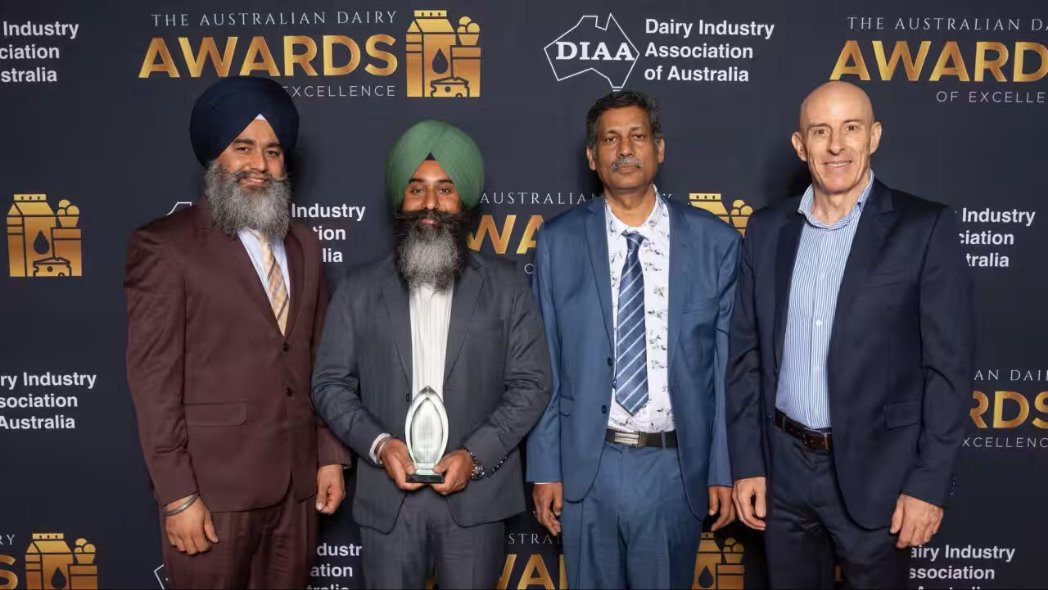 Big wins for brothers Surinder and Jaspreet Singh of Shepparton's dairy brand 'Kisaan' at the <a href="/AustDairyFoods/">AustralianDairyFoods</a> Awards. Blending traditional Indian dairy practices with modern innovation, they've managed to stand out. Hear their story via <a href="/SBSNews/">SBS News</a>🎙️podcast👇
sbs.com.au/language/punja…