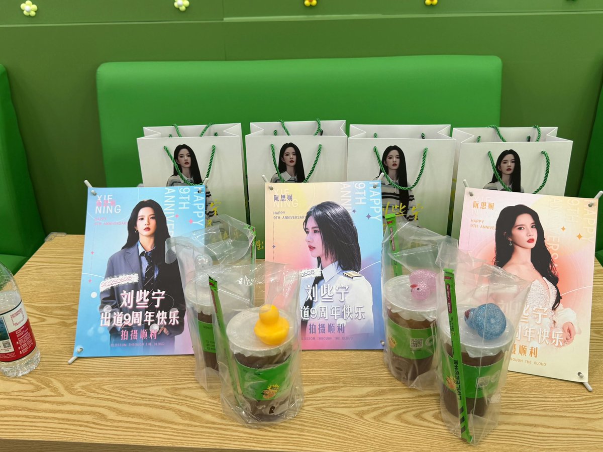 เดบิวต์ครบ 9 ปี แฟนคลับก็จัดเต็มเช่นเคย ขอใหัปังๆ ทั้งเมน ทั้งแฟนคลับ👏👏