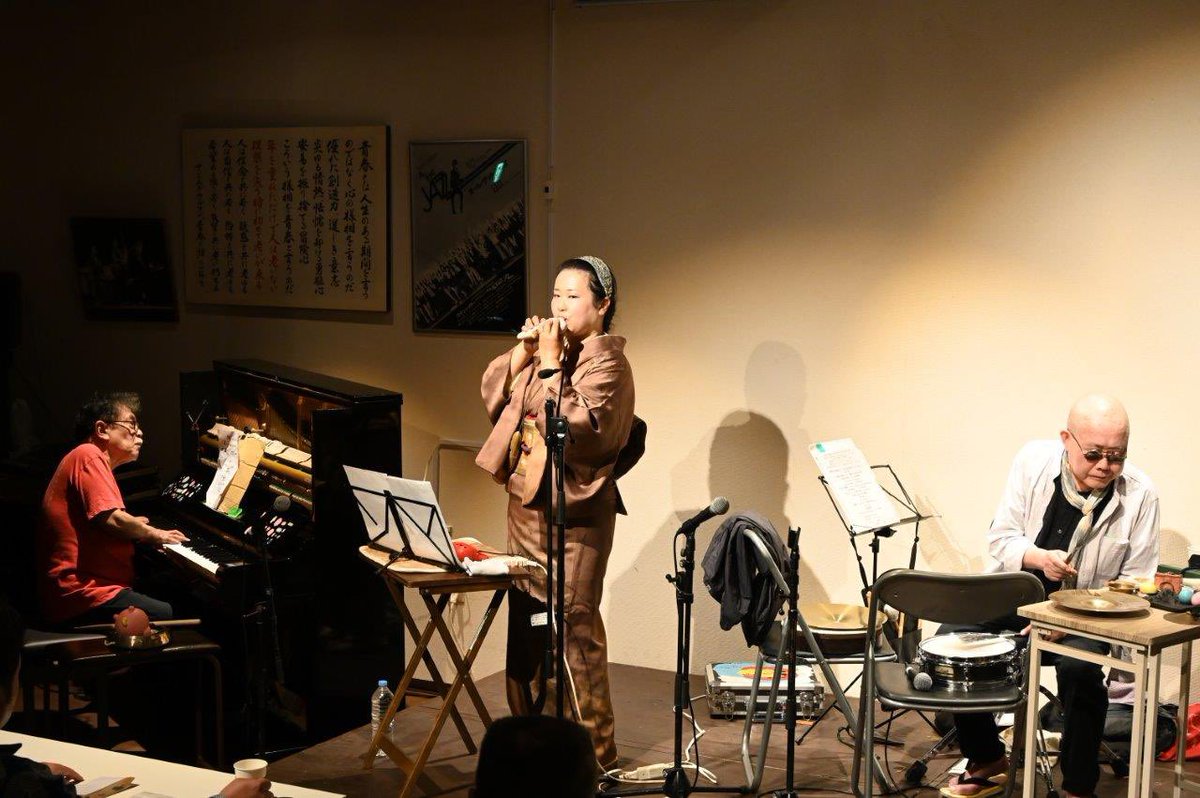 mikittyocarina's tweet image. リポスト希望致します🙇♀️
10/17 (金)19時30分開演
柏Studio WUU
🎹板橋文夫氏、🥁小山彰太氏と両手に巨匠トリオ再演決定‼️
本日ご予約受付開始です💁♀️
ご興味ある方、フライヤー記載のアドレスまで📧ご予約宜しくお願い致します🙇♀️
#板橋文夫 #小山彰太 #海東美紀子 #柏StudioWUU #オカリナ #ライブ
