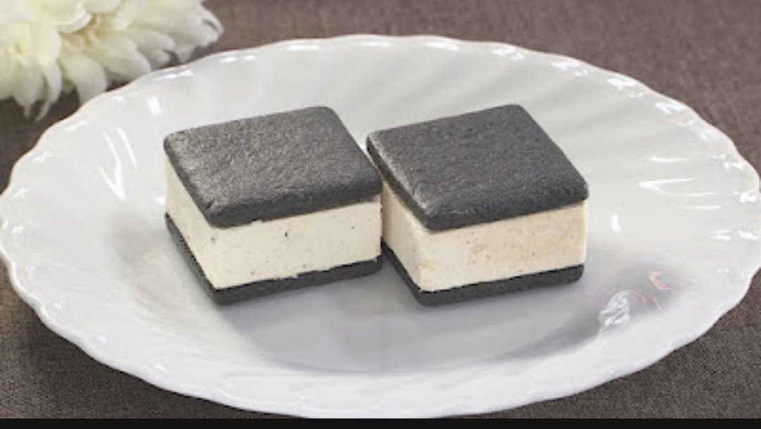dot__connect8's tweet image. #ドっとコネクト『いドばた喫茶店』
のコーナーではお取り寄せ可能なスイーツを紹介☕️🌿.•*
今週は...
「Hugh Morgan」さんの「サブレ・オ・ブール」でした✨
バニラのバタークリームにバニラブランデーを香らせ、中には少し塩味の効いたバニラジャムを閉じ込めたバニラ尽くしなスイーツです🍨