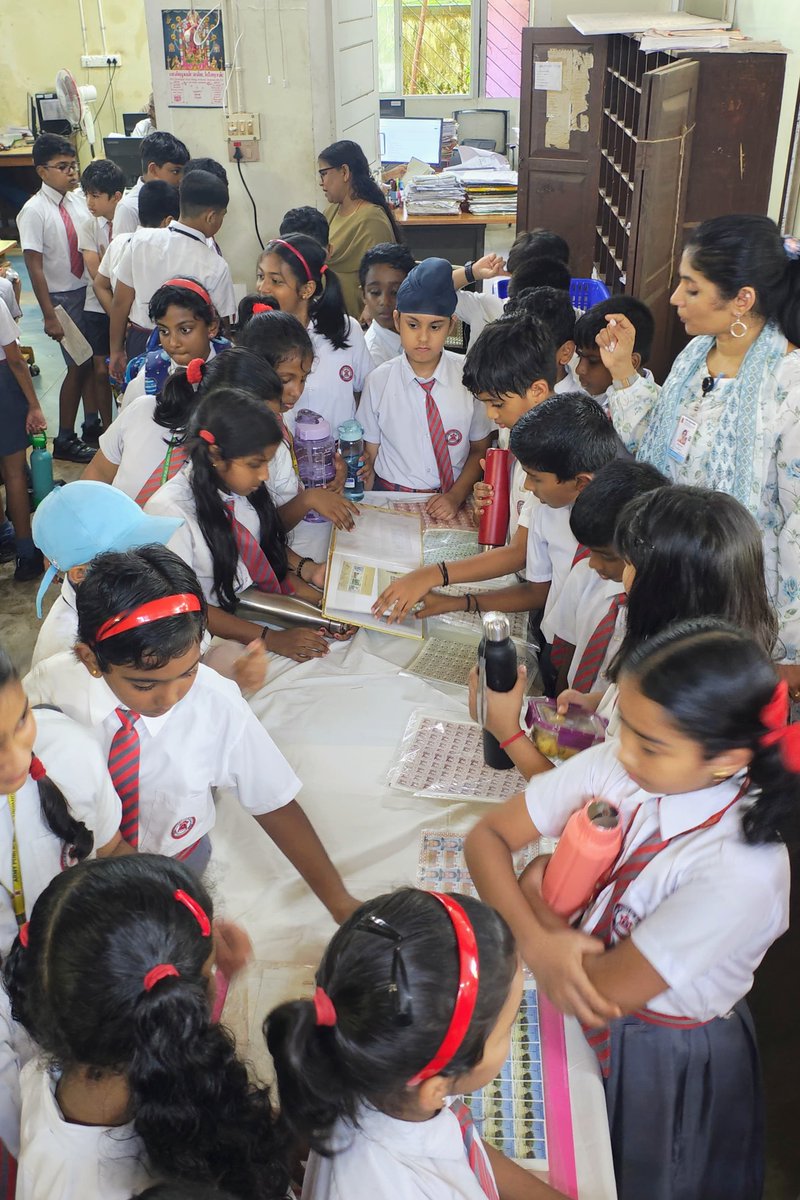 cpmgkerala's tweet photo. 📮✨ Little explorers at Poojapura HO! 🧒📬
Students from Army Public School explored the world of postal services and philately. #IndiaPost #StudentVisit #Philately #PostalTour #pemmasaniofficial #indiapost_dop
#JyotiradityaScindia #school https://t.co/O8E8qOXALu