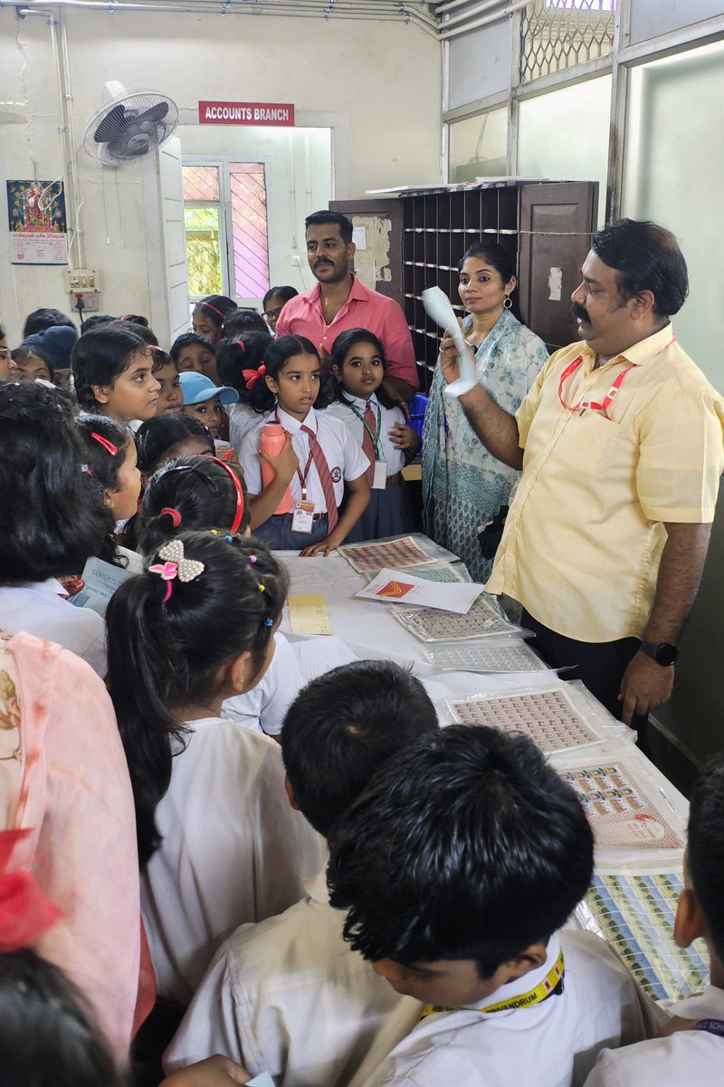 cpmgkerala's tweet photo. 📮✨ Little explorers at Poojapura HO! 🧒📬
Students from Army Public School explored the world of postal services and philately. #IndiaPost #StudentVisit #Philately #PostalTour #pemmasaniofficial #indiapost_dop
#JyotiradityaScindia #school https://t.co/O8E8qOXALu