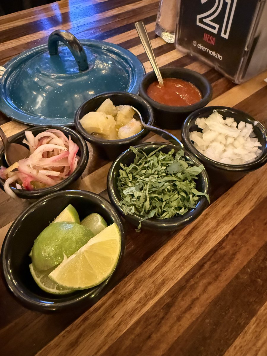 Another great spot for tacos in Mexico City is El Remolkito in Colonia del Valle.
Meat cooked to perfection and seasoned right!
#MexicoCity #Taco