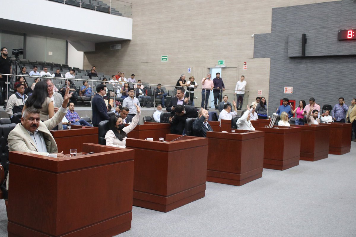 Es lamentable que, con la primera mujer gobernadora en la historia de #Morelos y un Congreso paritario con 10 diputadas, #Morena y la vieja política, traicionen a las mujeres, al aprobar la desaparición del Instituto de la Mujer.

🧵