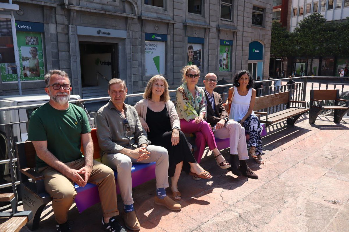 🏳️‍🌈 20 años después de la aprobación de la Ley del Matrimonio Igualitario, los discursos de la ultraderecha y los silencios de la derecha suponen una amenaza para los derechos conquistados.

🏳️‍🌈 Canteli invisibiliza al colectivo e ignora sus reivindicaciones. Creemos que el