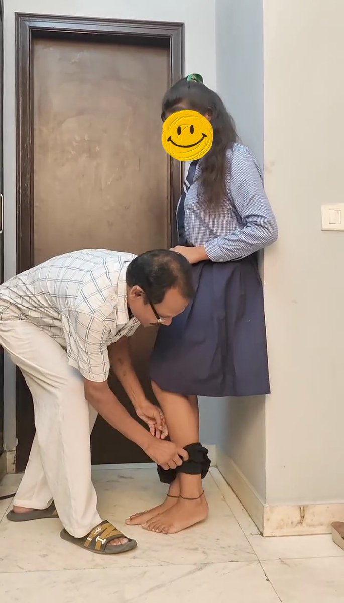 रील्स के नाम पर बढ़ती अश्लीलता सामाजिक मर्यादाओं और संस्कृति को नुकसान पहुंचा रही है।  
सोशल मीडिया प्लेटफॉर्म्स पर ऐसी सामग्री को बढ़ावा देना युवा पीढ़ी के लिए हानिकारक है।  
लोगों को जिम्मेदार कंटेंट बनाने और साझा करने की जरूरत है।  
प्लेटफॉर्म्स को भी सख्त निगरानी और नियम लागू