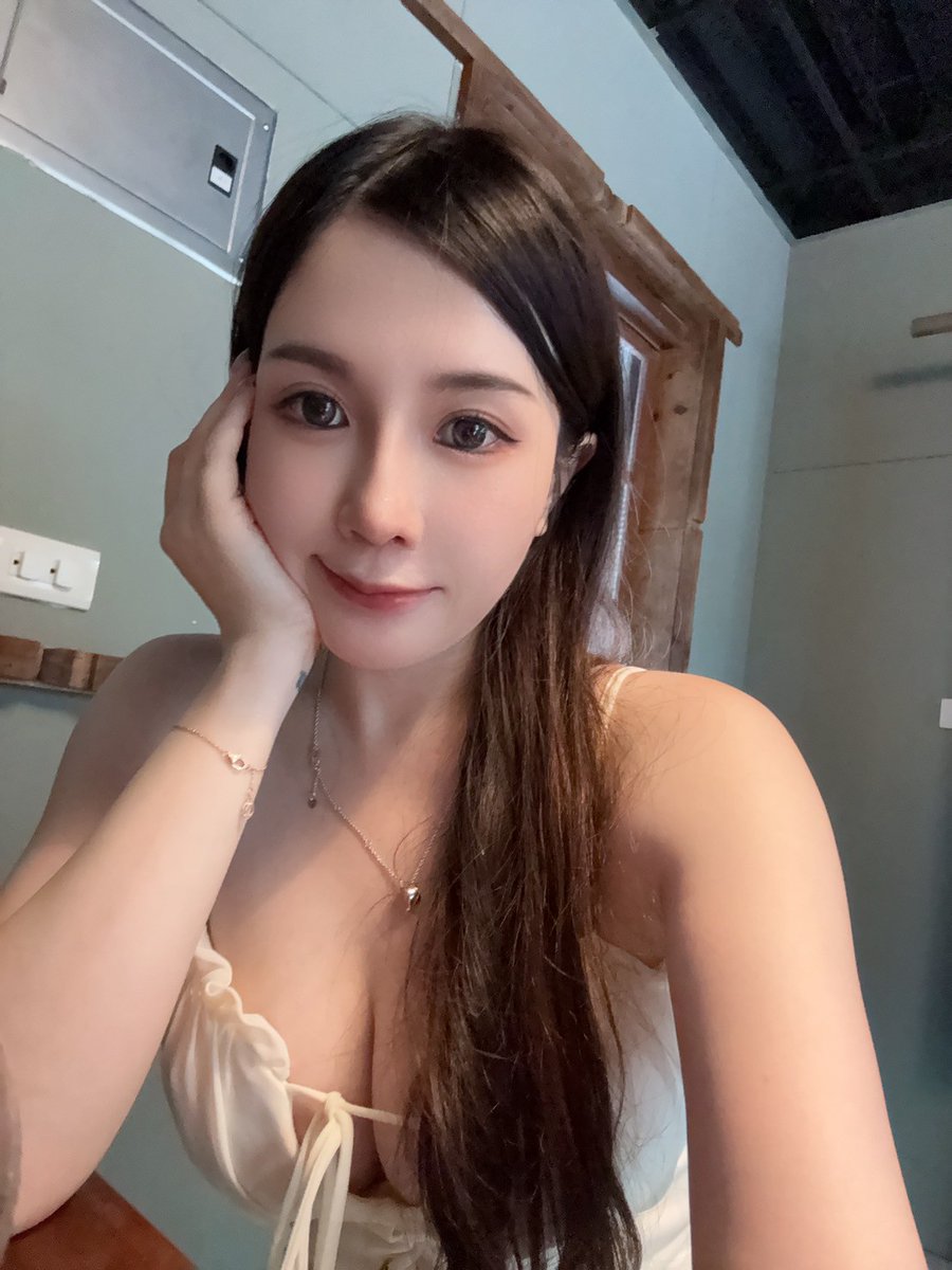 眼裡全是你😌 https://t.co/Y6xlz2QICP