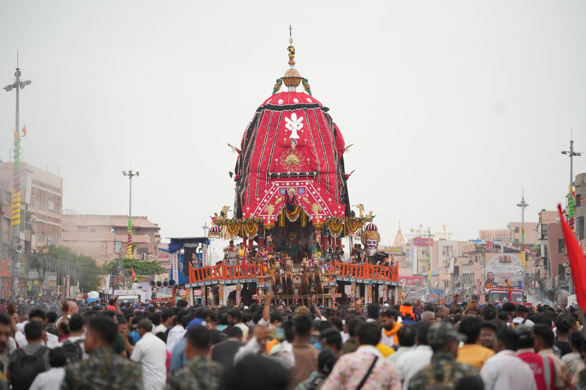 ରଥାରୁଢ଼ ଦେବୀ ସୁଭଦ୍ରାଙ୍କ ମଙ୍ଗଳ ଆଳତି ସମ୍ପନ୍ନ ହୋଇଛି ।

#RathaJatra2025 #RathaYatra2025 #ShreeJagannathaDhaam