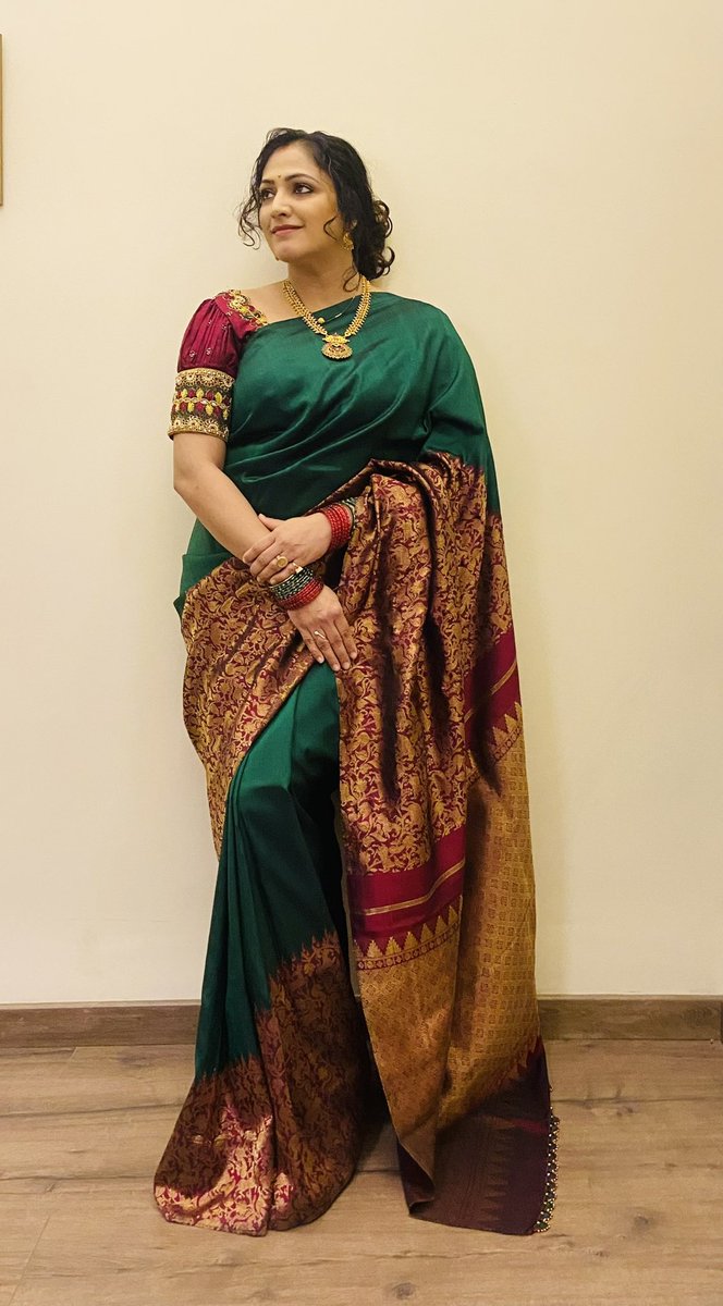 Whispers of heritage, woven in silk ❤️💚

#sareelove #traditional #culture #feelingloved❤️