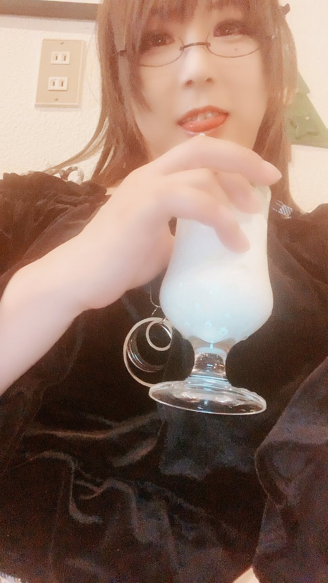 来ました❤️『東京バニーガール』🐇

すごい神対応の店長様で楽しくお買い物してきました🌸
また相談乗って下さい♪

今は珈琲屋さんでアイスミルク飲んで涼んでる。
(ウサギはコーヒー飲めないのん🐇)

#女装 #NH #BAR #酒々井
#東京バニーガール