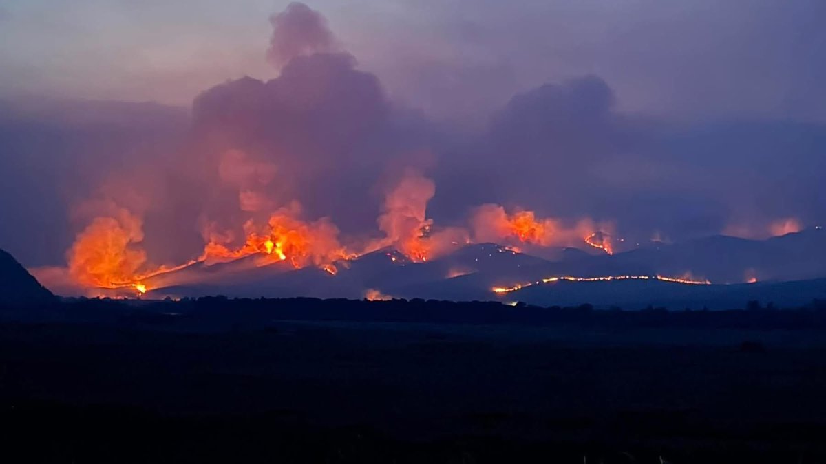 😢🙏🙏🙏Сэтгүүлч Д.Отгонцагаан: Бурхан минь ээ. Сэлэнгийн маань хамгийн тансаг дагшин байгаль ой мод, ан амьтдын өлгий болсон Хүдэр суманд Ойн түймэр дэгдэж байна. Түймрийн үeд хэрэглэдэг ганц онгоцтой болмоор байна. Сэлэнгийн ой мод маань шатаж байна. Нулимс тогтохгүй урсаад