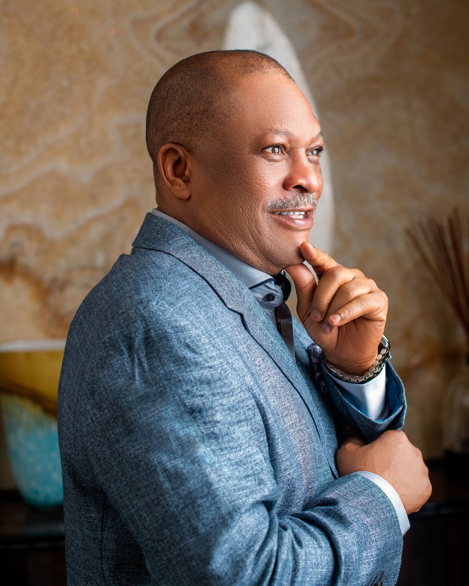 Diamond jubilee cheers to a man of wisdom, courage, and vision. Happy birthday Distinguished Senator.
#SamDaddyAt60