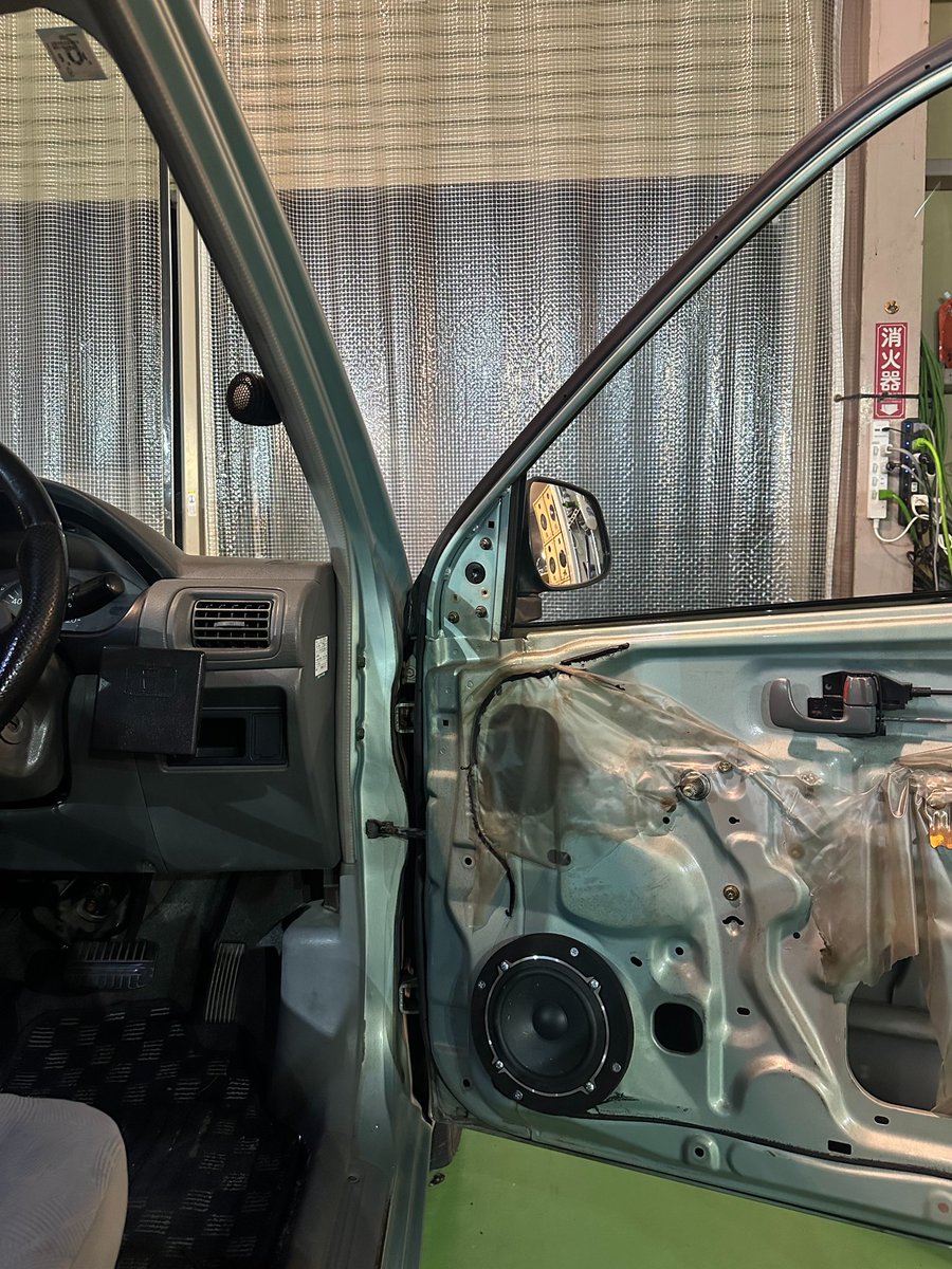 からの突発DIYスピーカー交換🤣
こちらもDIECOCK😬
バッフルだけサクッと作ってポン🫡
ツィーターはグラゼロ汎用マウントをあれやこれやして取付😬