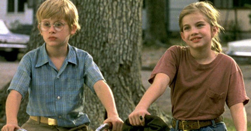 iam_Fred15's tweet photo. Mi primer beso (1991)

. Duración: 1h 42m 
. Género: Infantil/Romance/Drama
. Dirección: Howard Zieff
. Guión: Laurice Elehwany
. Cinematográfia: Paul Elliott
. Música: James Newton Howard

. Nota: 7/10 👓💛 https://t.co/lIEFuXbryW