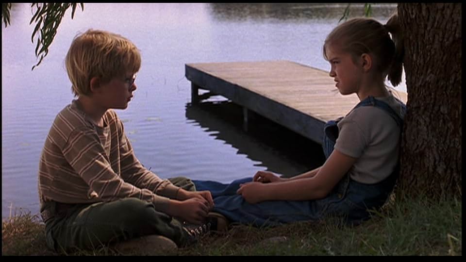 iam_Fred15's tweet photo. Mi primer beso (1991)

. Duración: 1h 42m 
. Género: Infantil/Romance/Drama
. Dirección: Howard Zieff
. Guión: Laurice Elehwany
. Cinematográfia: Paul Elliott
. Música: James Newton Howard

. Nota: 7/10 👓💛 https://t.co/lIEFuXbryW