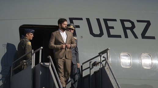 El merluzo sigue votanto en Punta Arenas, el viajecito nos costará $ 32.000.000  ... 

Demente fresco de raja.