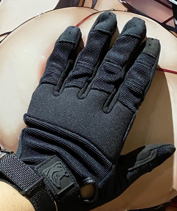 等身大ポップの唯香様のおむね

大きいのじゃ

太ももにサインしたぞい〜 