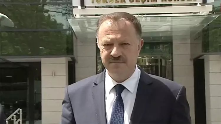 AKP YSK Temsilcisi Recep Özel:

“YSK’nın verdiği kararı asliye ceza mahkemesi ya da ağır ceza mahkemesi bozamaz. Bozmamalı. Böyle bir şey olamaz. Bütün sistem allak bullak olur.

Siyasi parti kongrelerinde ‘yok hükmünde kabul edilmesi’ gibi bir karar görülmüş bir şey değil.”