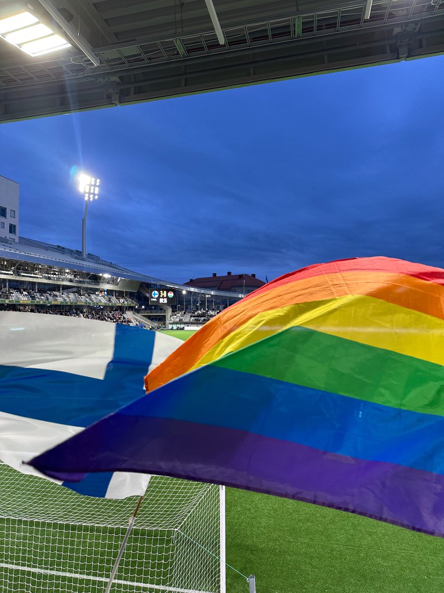 Pohjoiskaarteessa tai missä vaan - jalkapallo ja kannattaminen kuuluvat kaikille! 🏳️‍🌈🇫🇮💙🤍

#pohjoiskaarre #oisuomion #smjk #huuhkajat #helmarit #futsalmaajoukkue #ihmisoikeudet #yhdenvertaisuus #pride