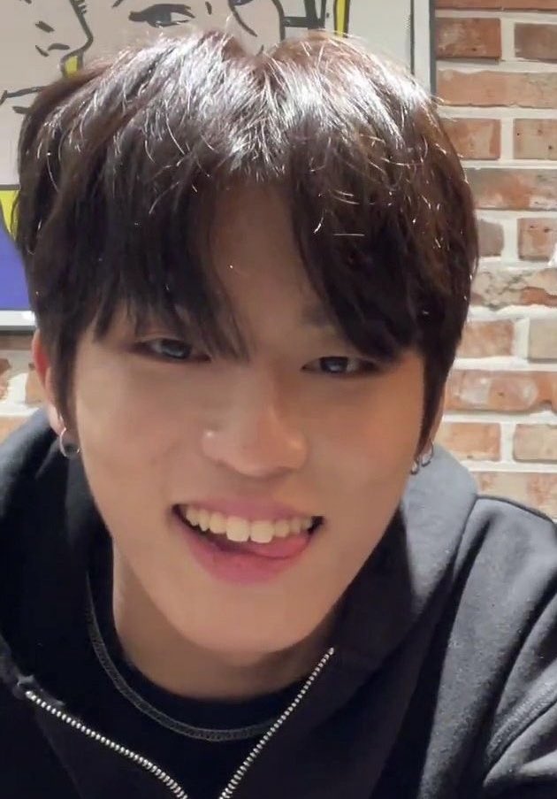_abyp's tweet photo. basic human needs:
1. oxygen
2. water
3. park jeongwoo https://t.co/ZjxXGYk0bx