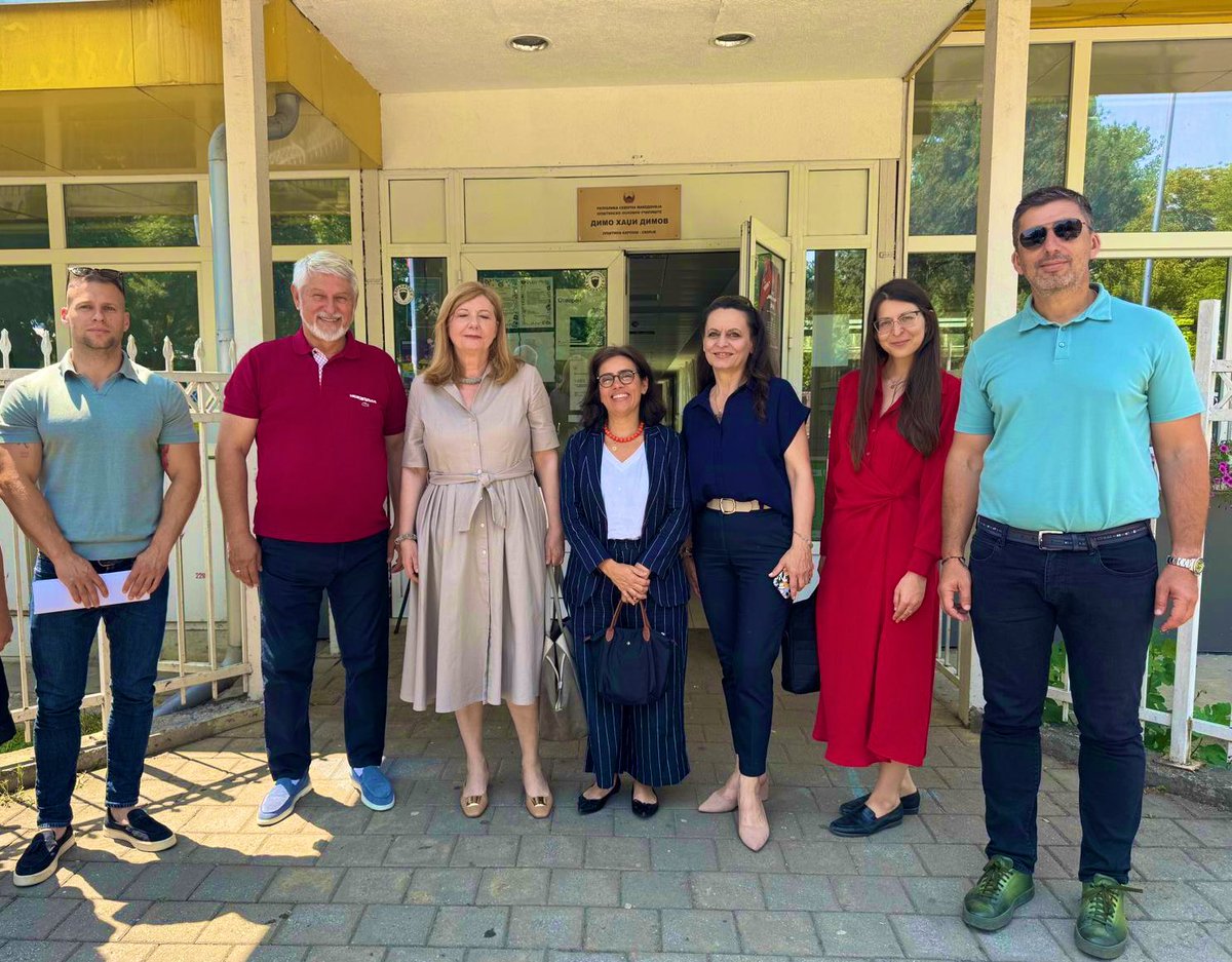 Rita_KAlmeida's tweet photo. Visit to Dimo Hadzi Dimov school, Skopje, with Ministry of Education and Mayor Jakimovski . #Macedonia 👇

Discussed plans for the school reform with recently approved @WorldBankECA support, including teacher training on digital skills and reduction in multiple shifts. https://t.co/uQr2io7p01