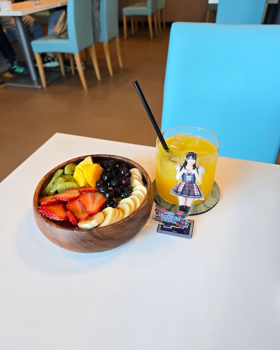 suke305596416's tweet photo. #カフェソウ福屋広島駅前店
アサイーボウル🥣
ひんやりアサイーがたっぷり
色とりどりのフルーツに🍓🥝🥭🫐🍌
グラノーラの食感😋
蜂蜜も美味しかった~🍯
#さらぴの真似し隊
#吉田彩良 #STU48
#cafesou #カフェソウ
#アサイーボウル #acaibowls
#広島アサイーボウル https://t.co/hNbsoinm2f
