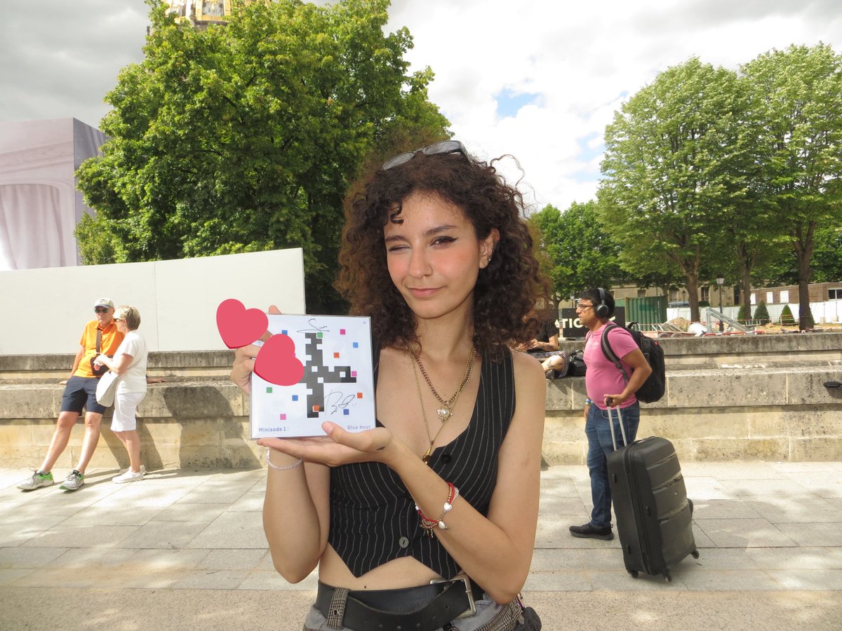 txtngel's tweet photo. that one moa that got signed by soogyu https://t.co/qpatL17rUF
